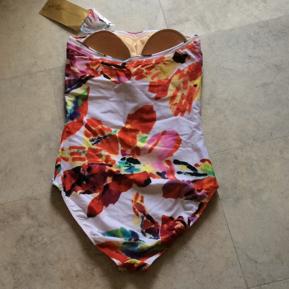 Gorgeous Gottex One Piece Swimsuit - Picture 3 of 8